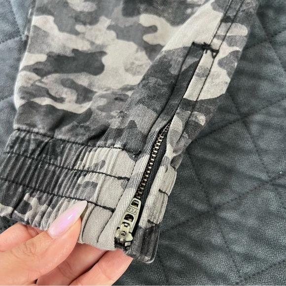 Spanx Jogger Pants Women Large Twill Cargo Black Camo High Rise B28 - Picture 11 of 11